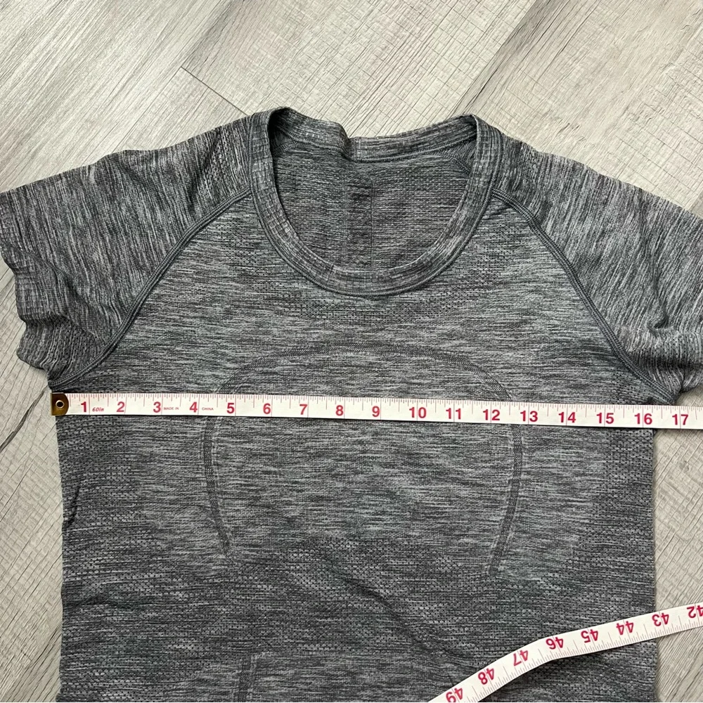 LULULEMON Swiftly Tech Short Sleeve Crew Size 8 Gray